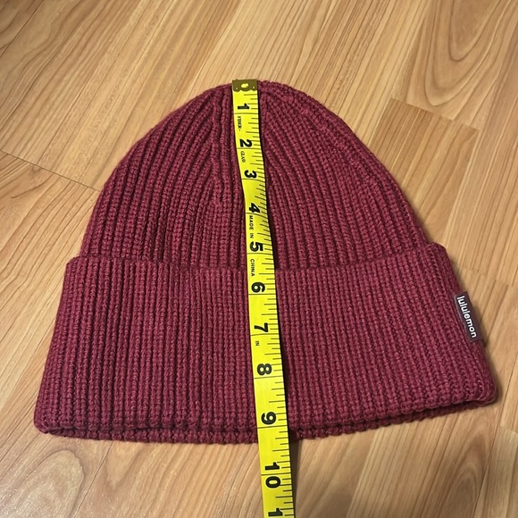 Lululemon Ribbed Merino Wool-Blend Knit Beanie. Unisex Size S/M. Pomegranate. - Picture 5 of 7